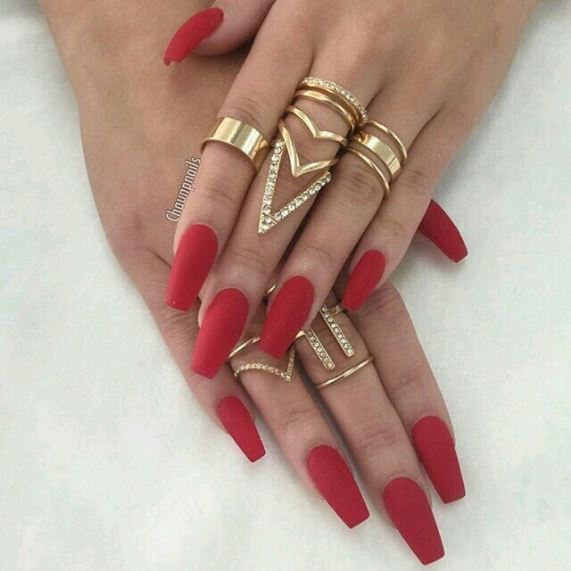 red nails