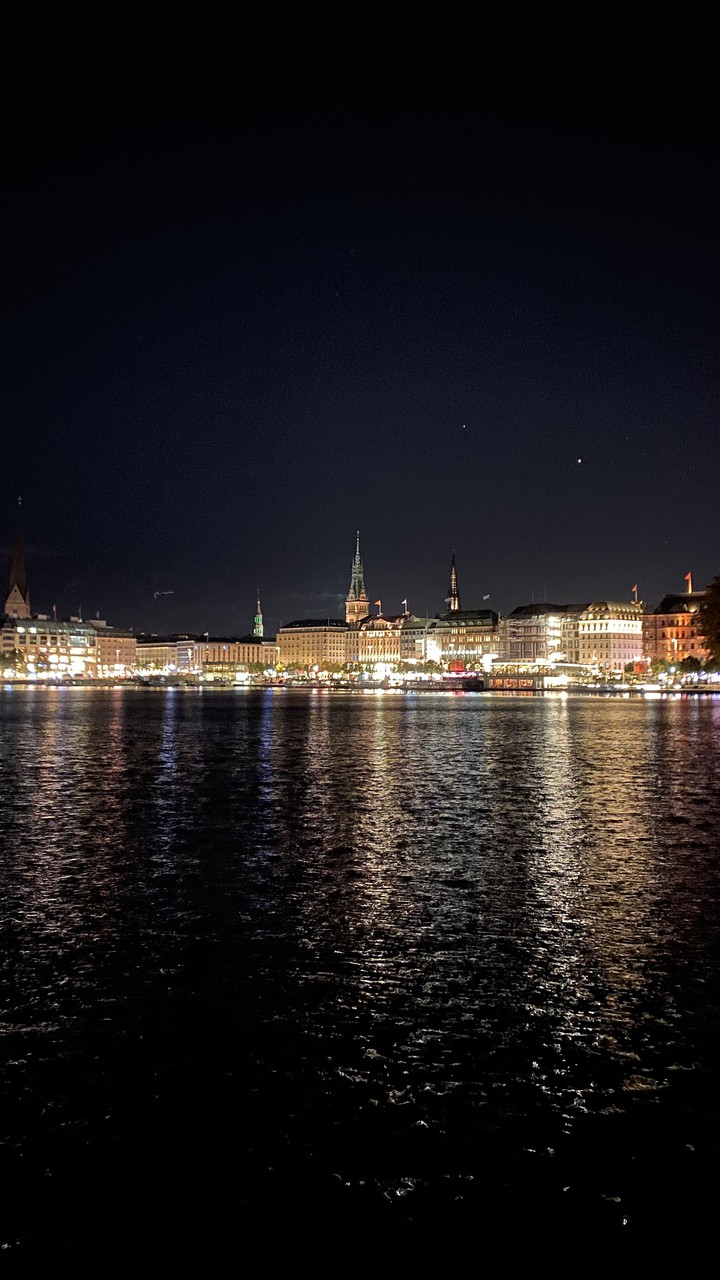 Hamburg by night