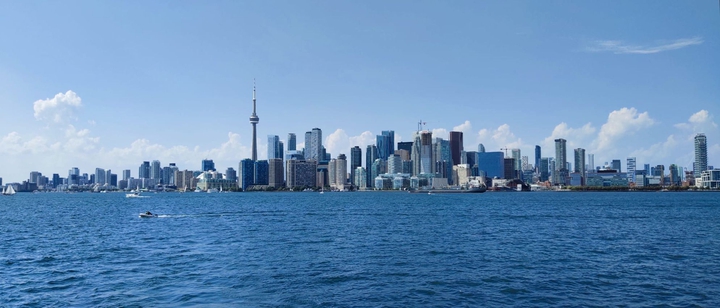 city that has yet to fall in love with itself...