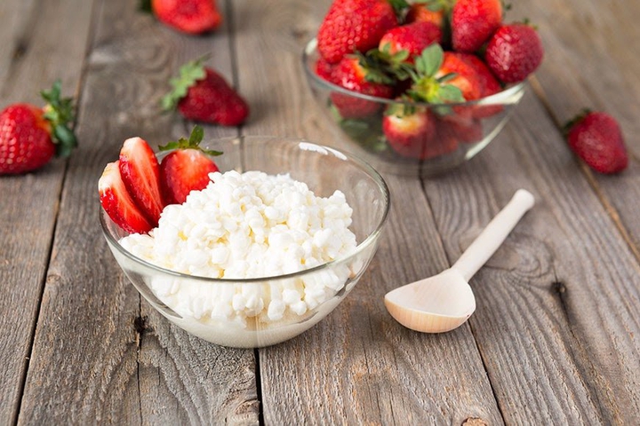 cottage cheese and strawberries