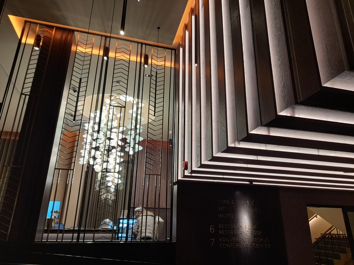 New Hotel, new love.