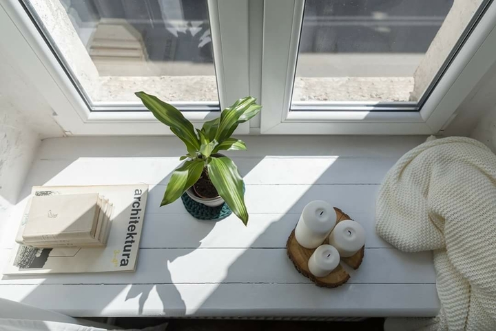 windowsill & window