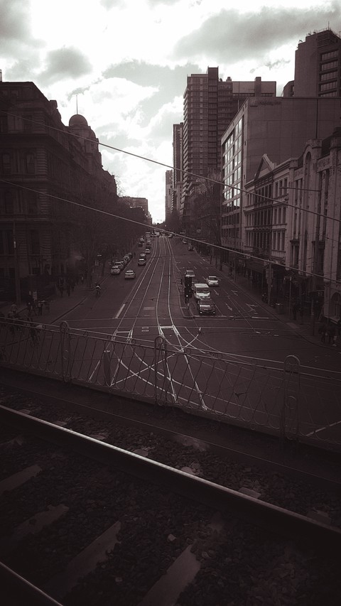 Tracks above Tracks below