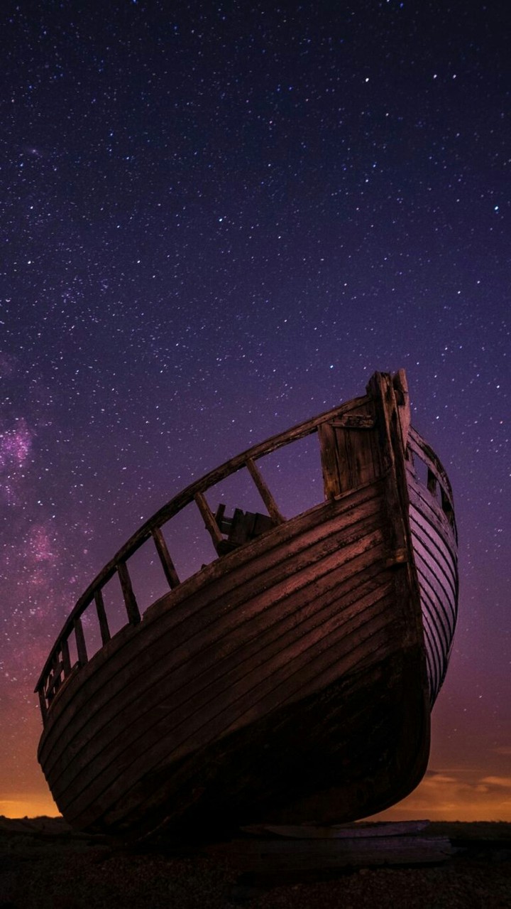 ،
