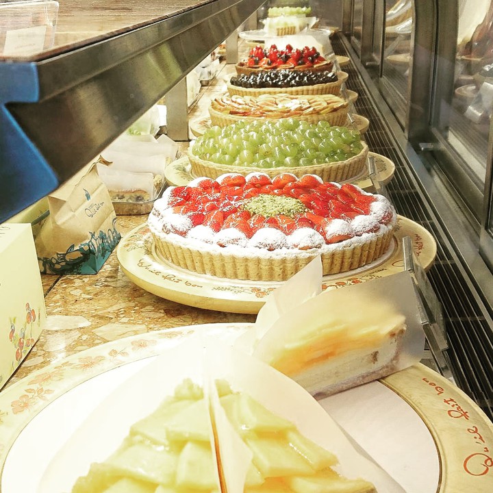 sweet fruit tarts