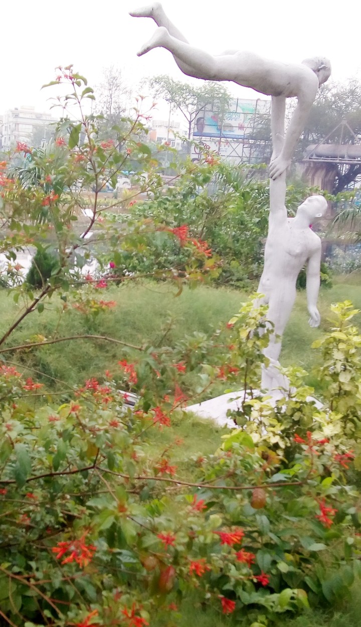 statues