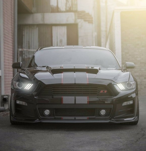 FORD MUSTANG