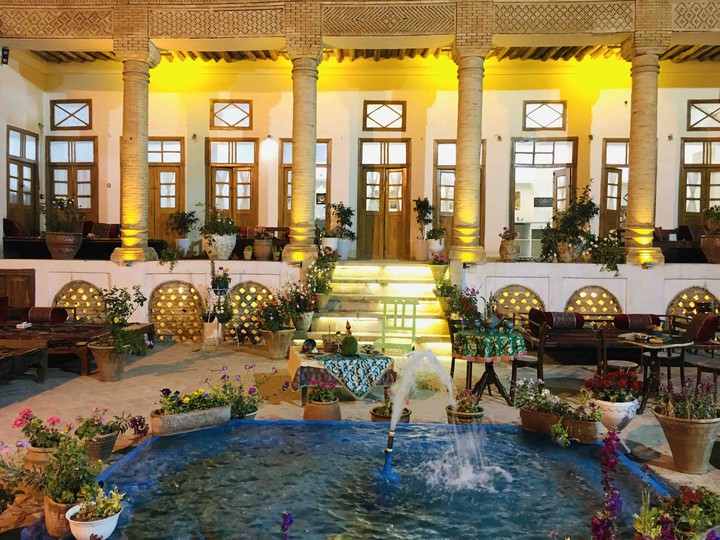 Emarat cheheldari