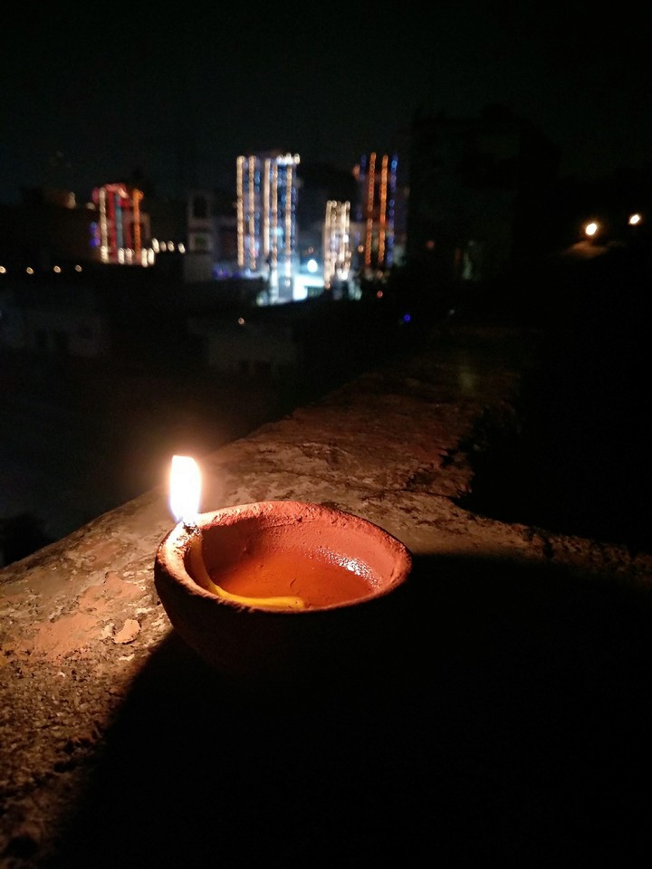 in Darkness a Light shines.