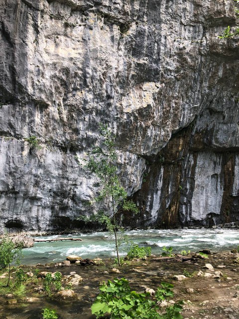 ταπετσαρίες formation, bedrock