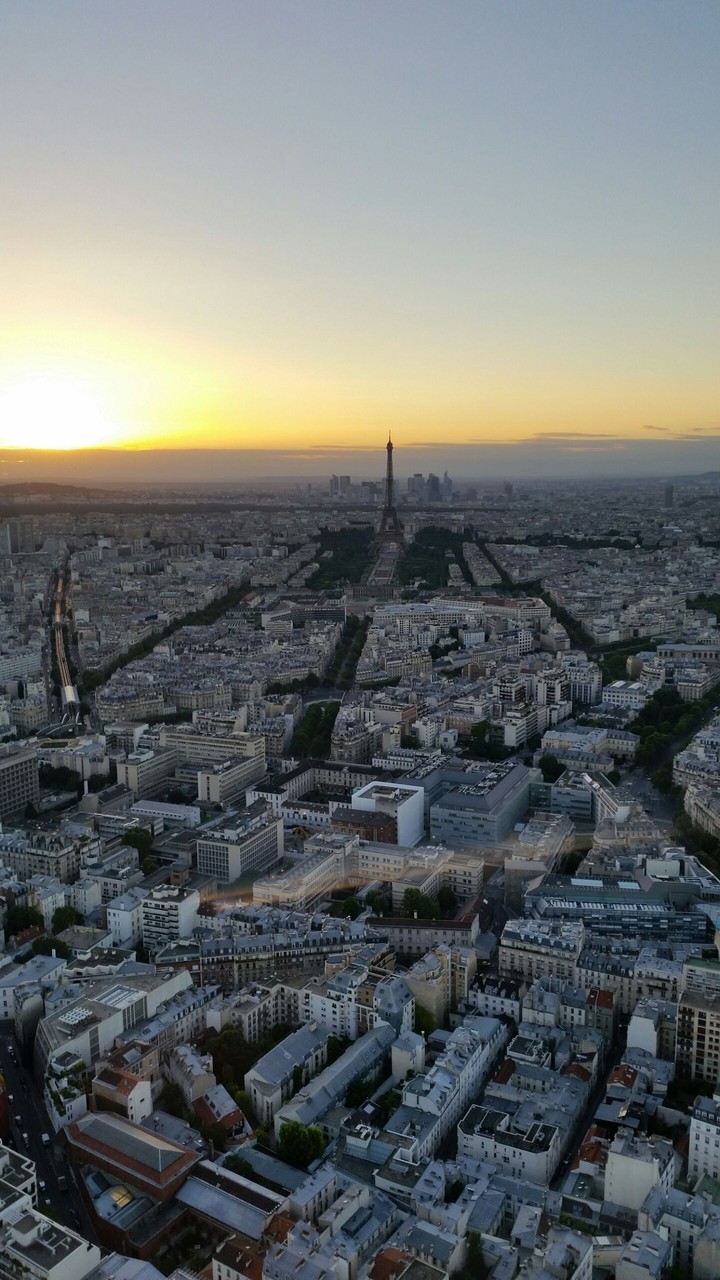 Sur le toit de la tour montparnasse