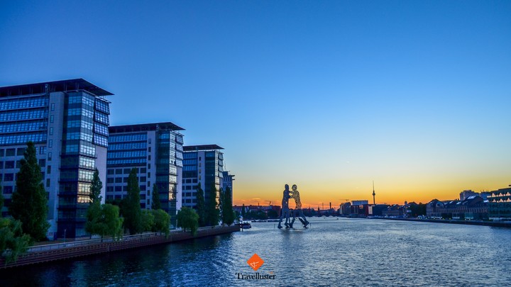 Molecule men