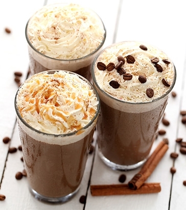 frappe con panna e chicchi  di caffè