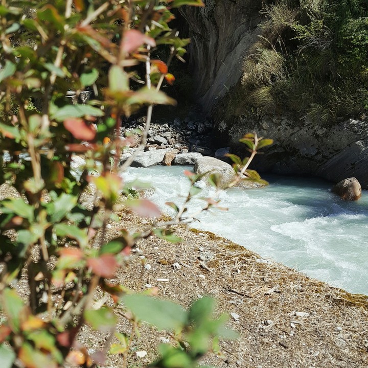 stolen glance of the parvati river