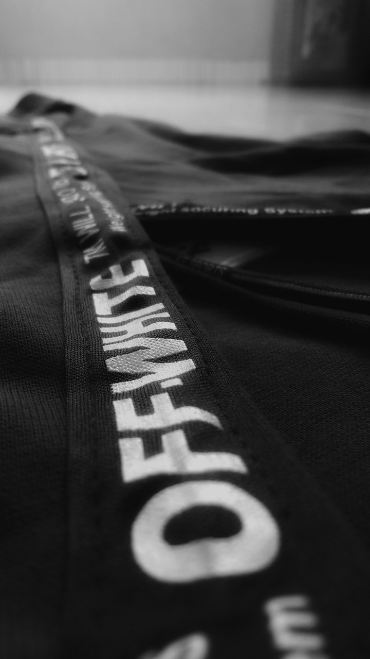 OFF-WHITE