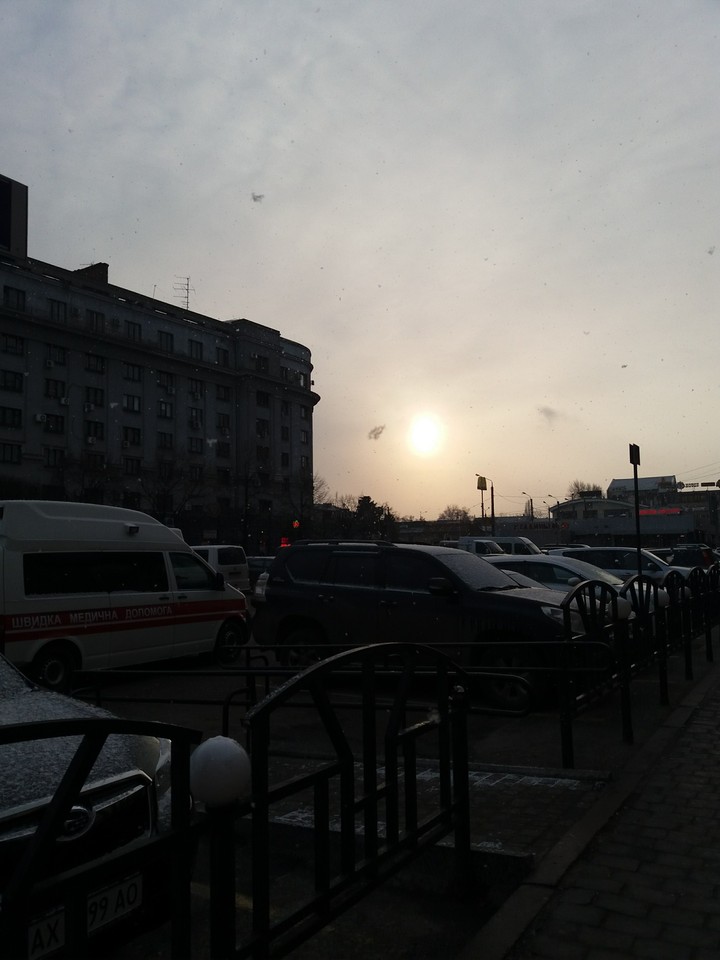 снег