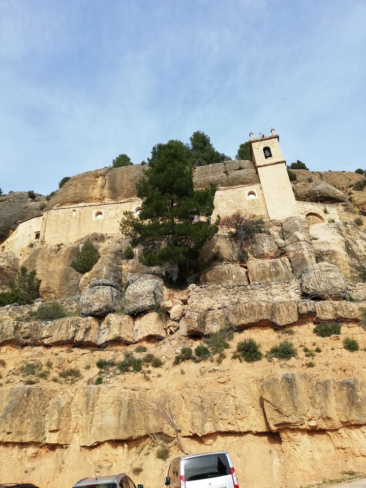 Ermita en una montaña