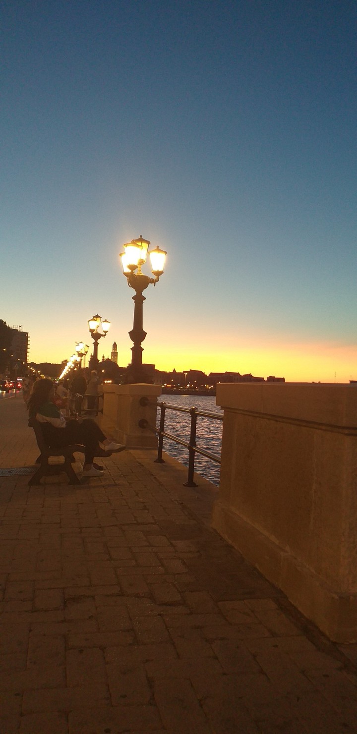 Passeggiare al tramonto