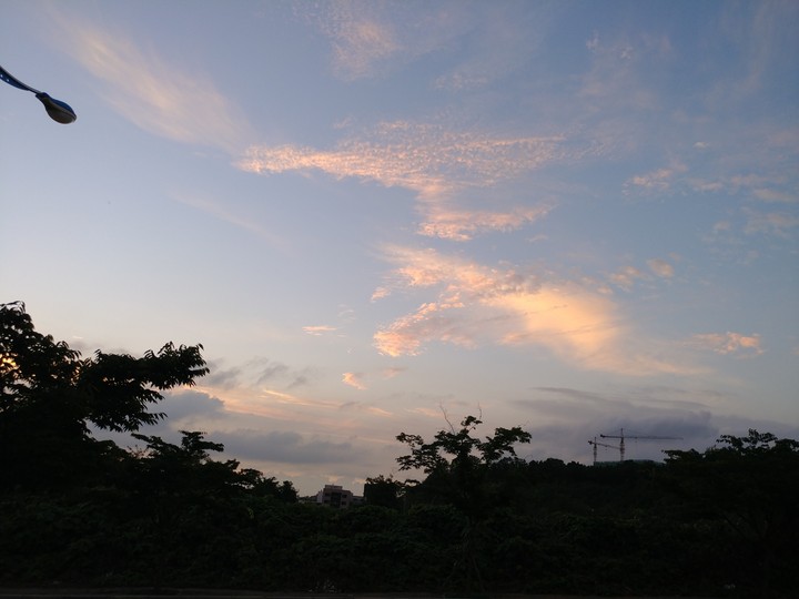 가끔 하늘을 보자.