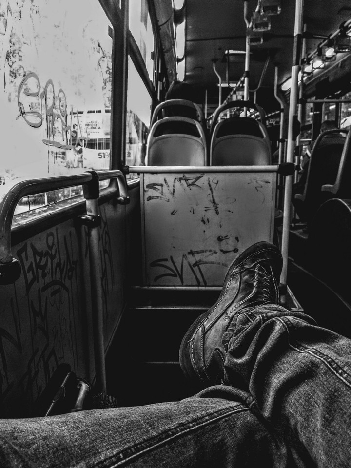 Bus BnW