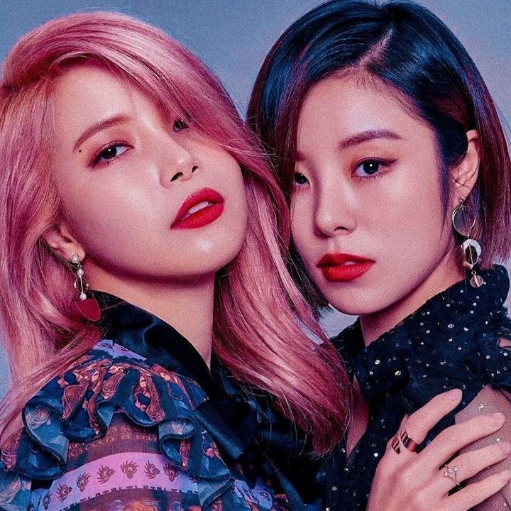 Solar and Wheein/MAMAMOO