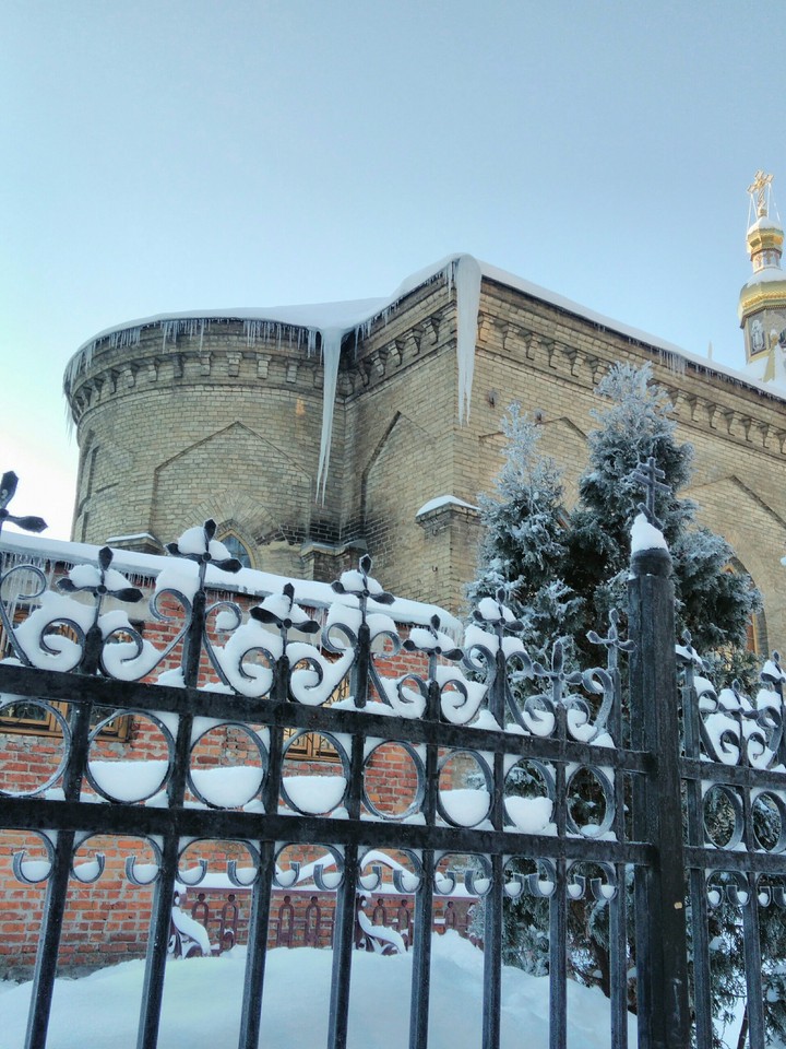 church, icicles