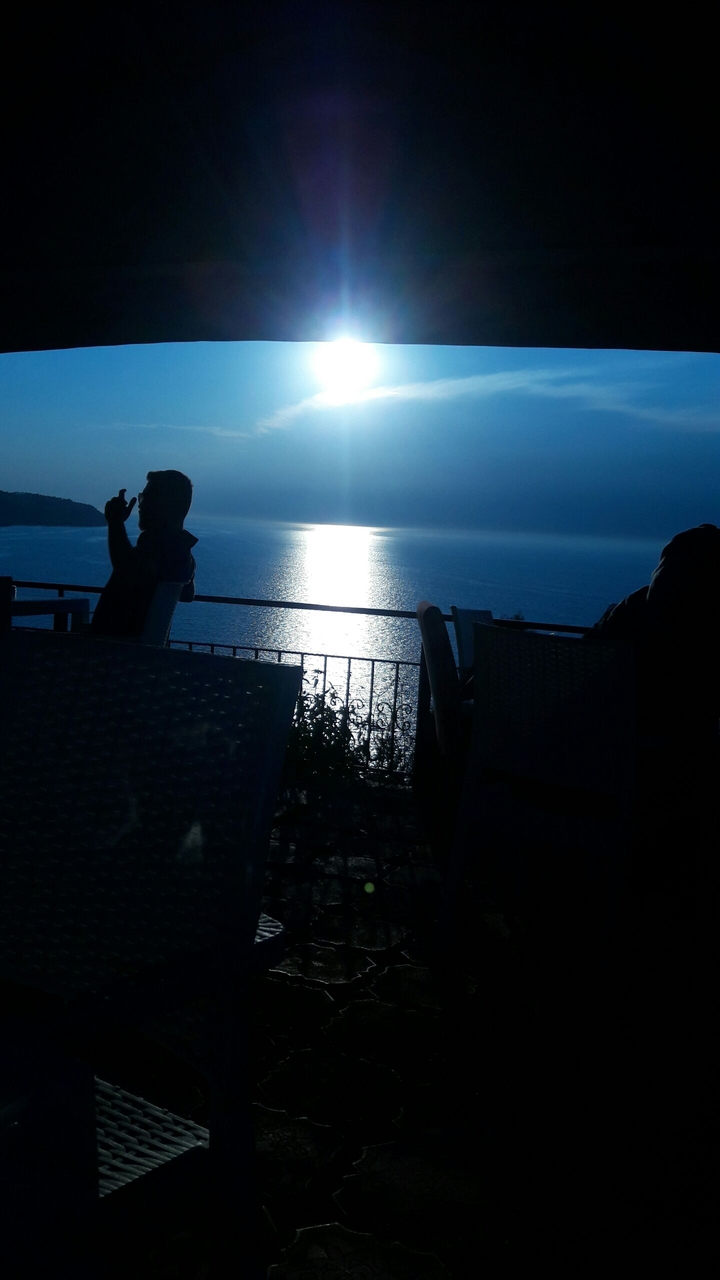 sunset at a càfe