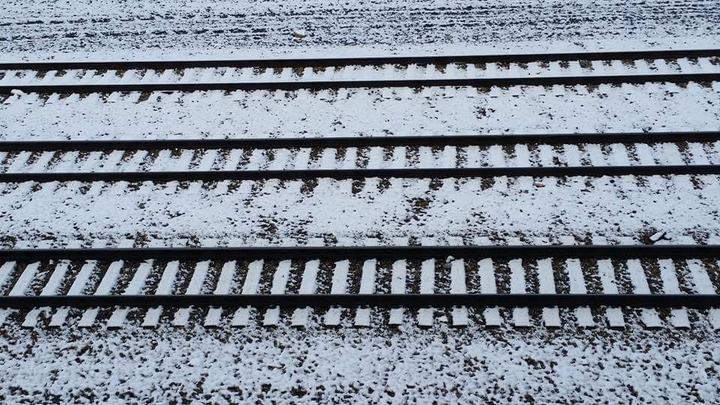 train rail snow