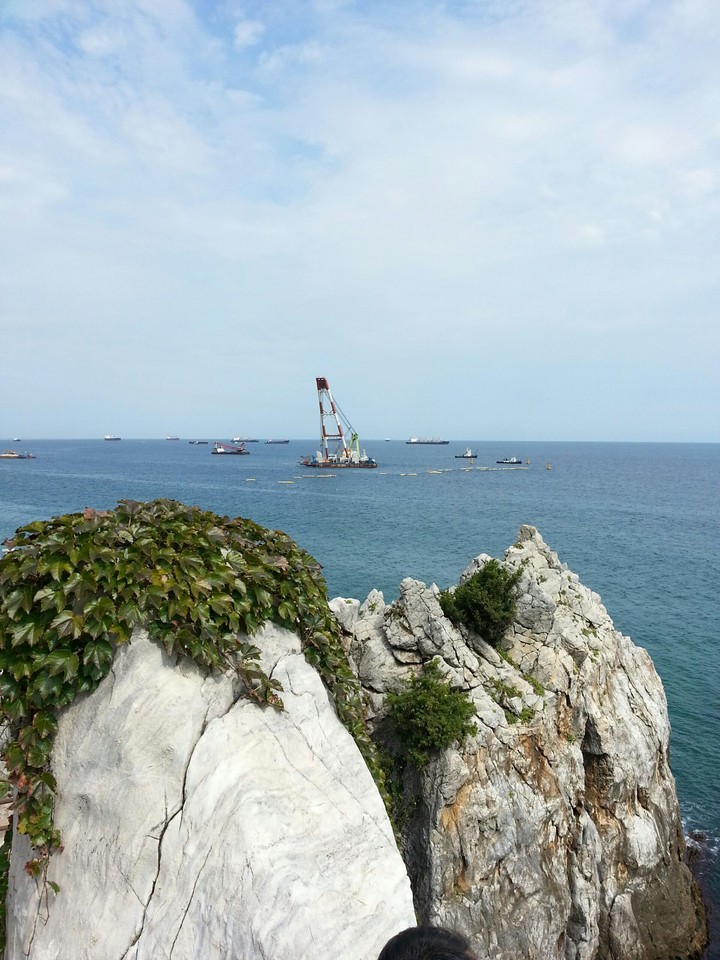 저 멀리