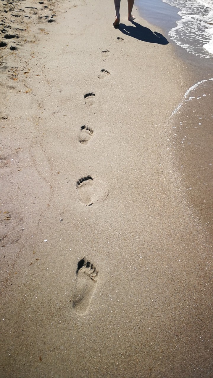 life is better barefoot