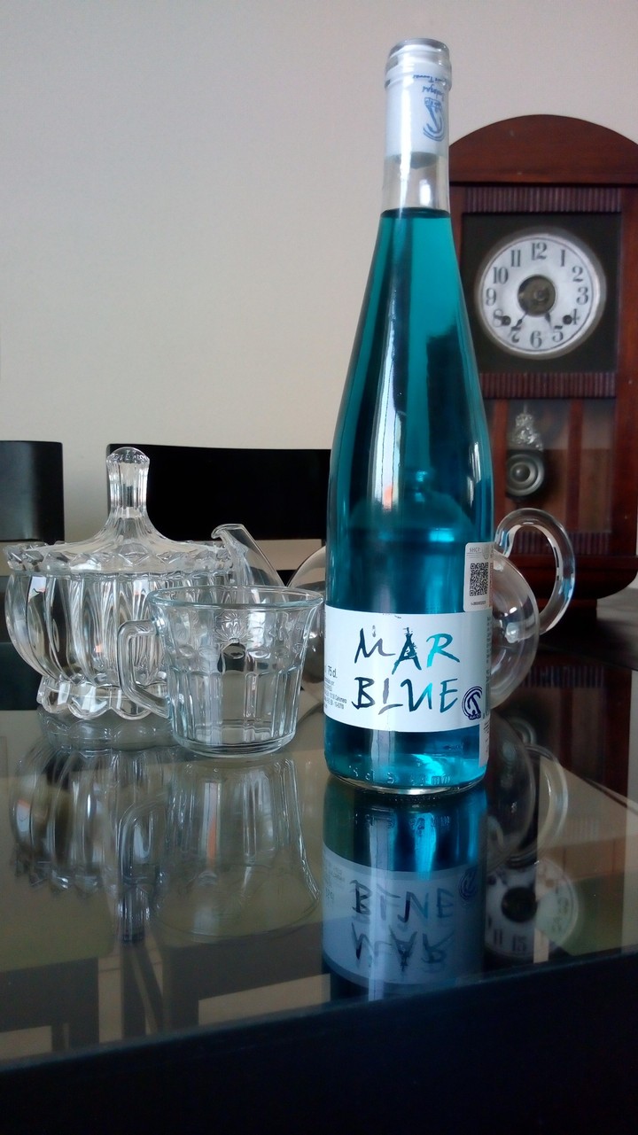vino azúl