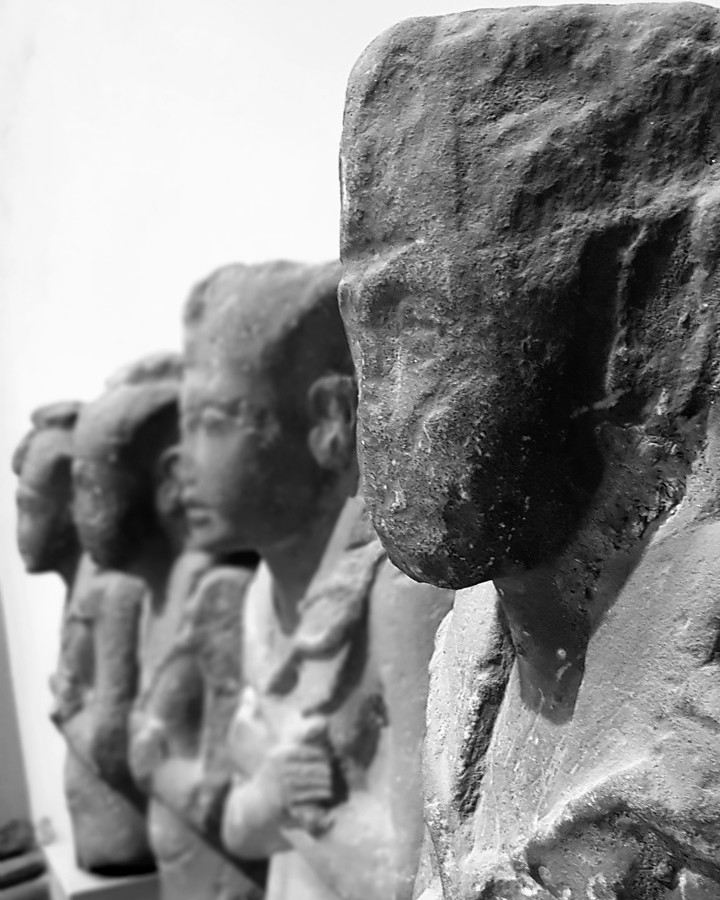 statues