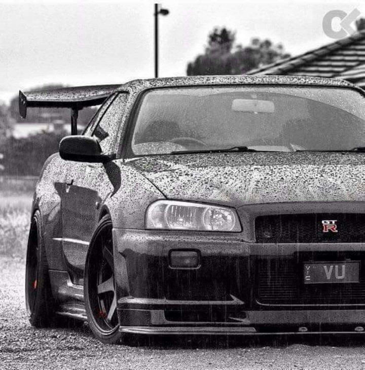 Nissan GT-R R-34 black