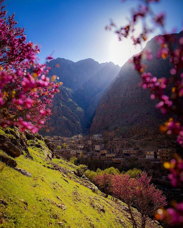 Deyvaznav Village