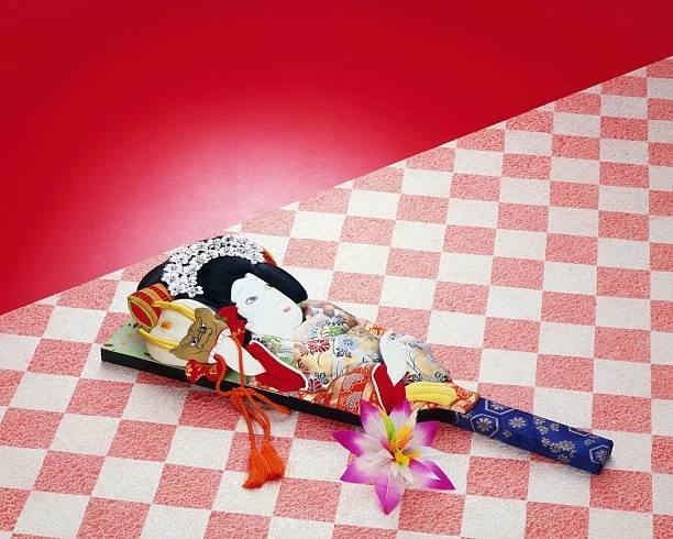 ornate shuttlecock and battledore 羽子板