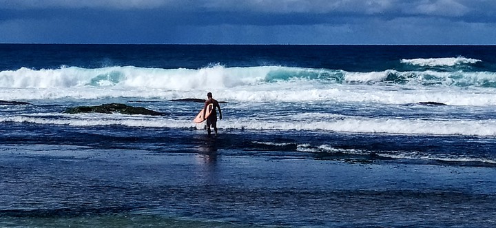 Surfista em Stella Maris