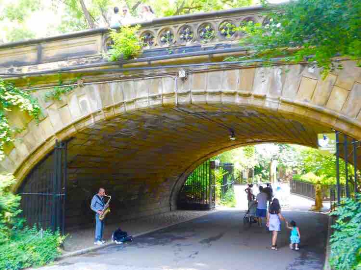 El Músico bajo el Puente