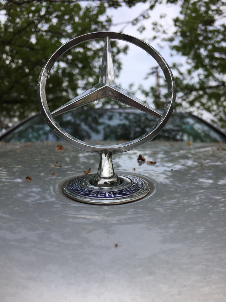 MERCEDES BENZ E320