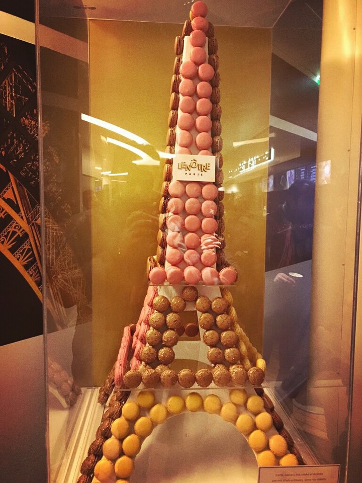 Eiffel tower cup cake