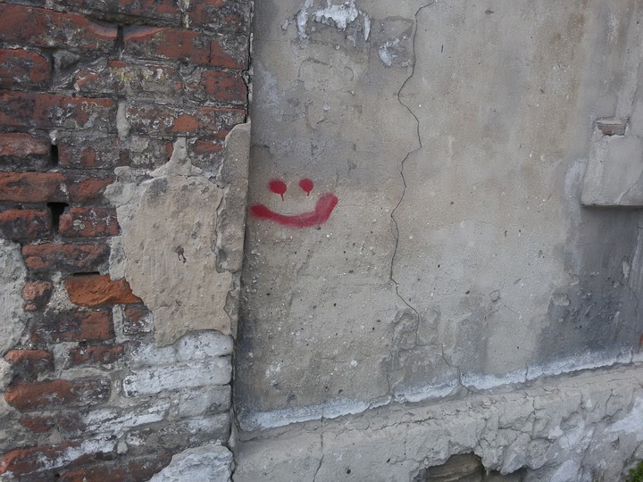 Эй, прохожий, улыбнись :)