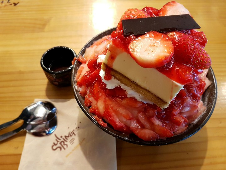 Dalgi Bingsu = Strawberry Bingsu