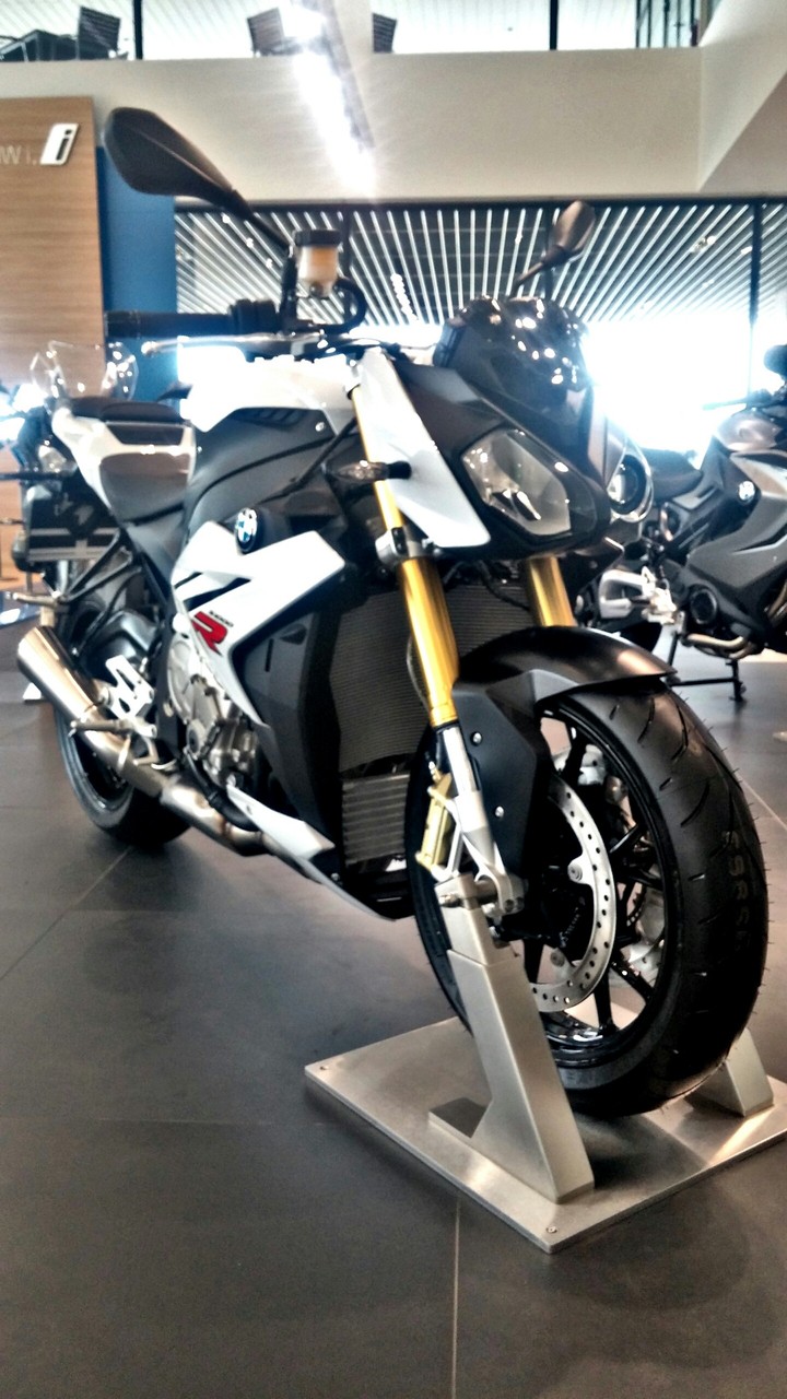 BMW S1000R