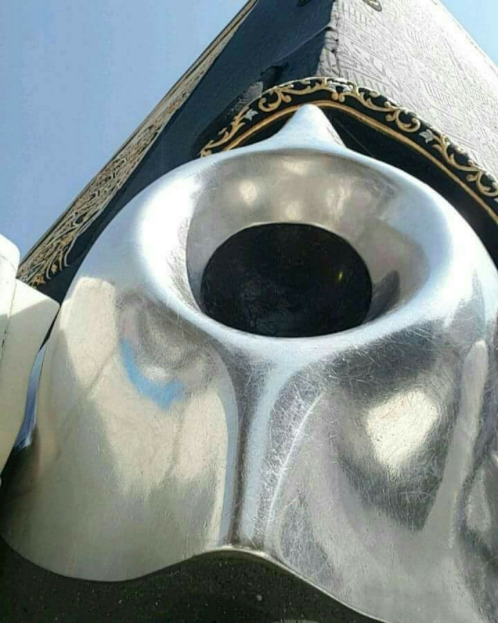 اللهم ارزقنا لمس الحجر الأسود وتقبيله