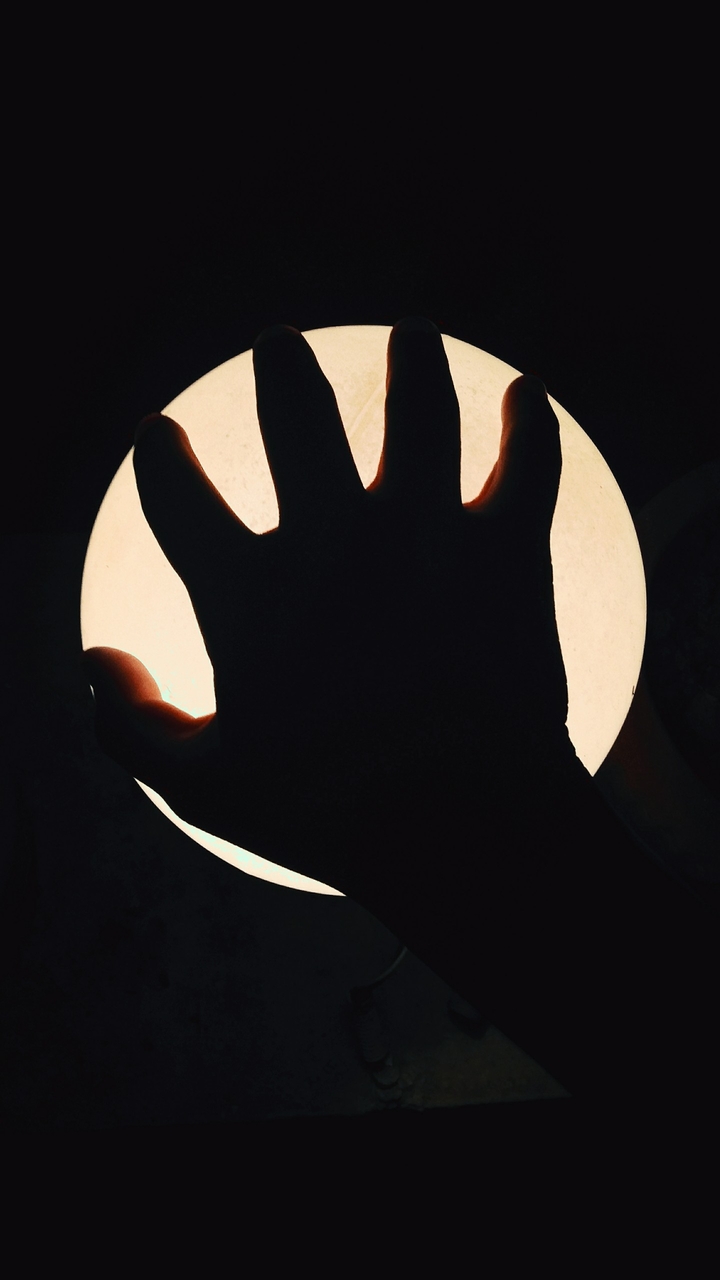 THE MOON IS BEING CAPTURED