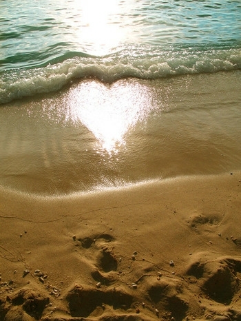 Light of heart-shaped sun