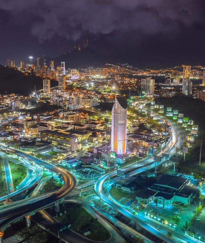 Monterrey México de noche