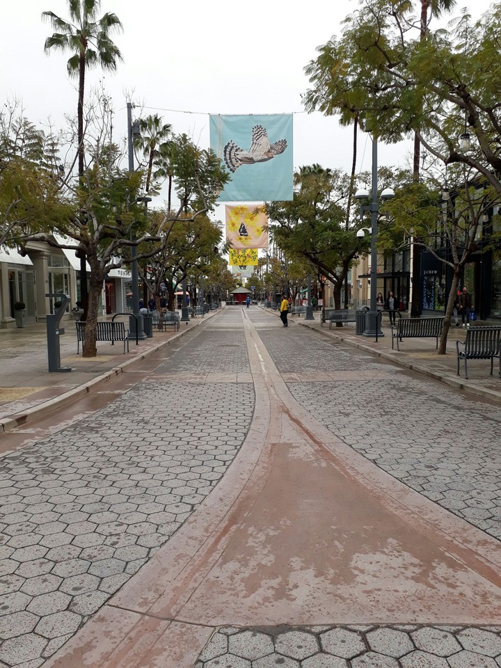 shops at santa monica