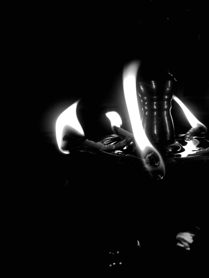 monocrome dark