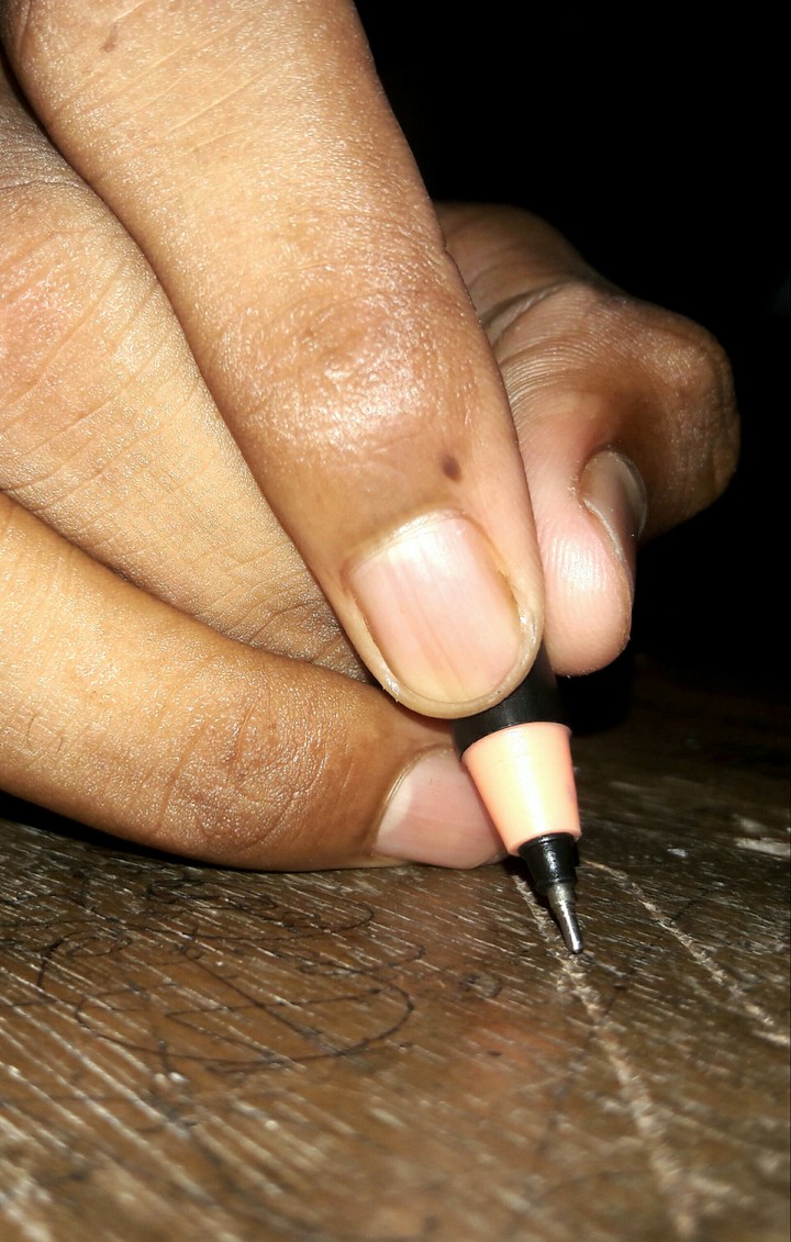 finger & pen