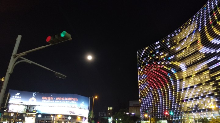 大立月圓